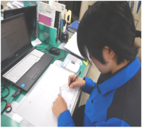 訓練修了者が就職先企業で業務をしている